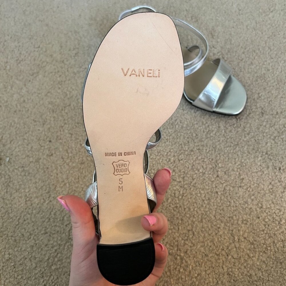 Vaneli silver heels - Picture 3 of 4